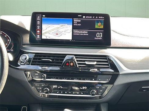 Used 2023 BMW M550i xDrive w/ Dynamic Handling Package image 23