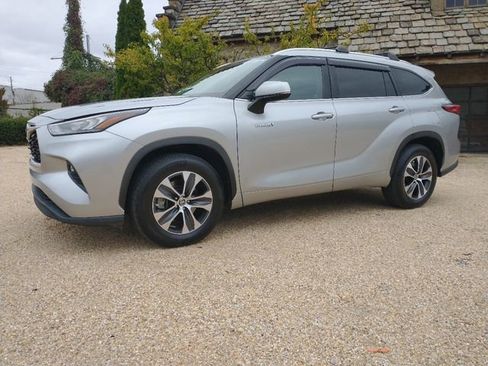 Used 2020 Toyota Highlander XLE image 9