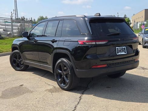 Used 2023 Jeep Grand Cherokee Altitude AWD/4WD image 13