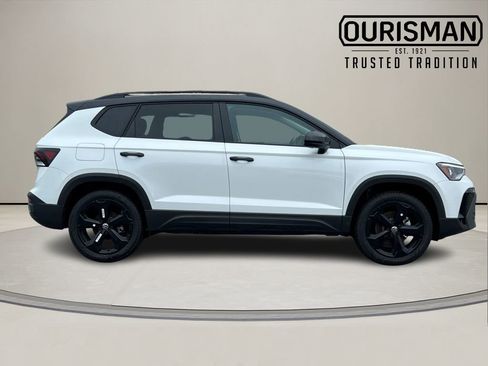 New 2025 Volkswagen Taos SE image 3