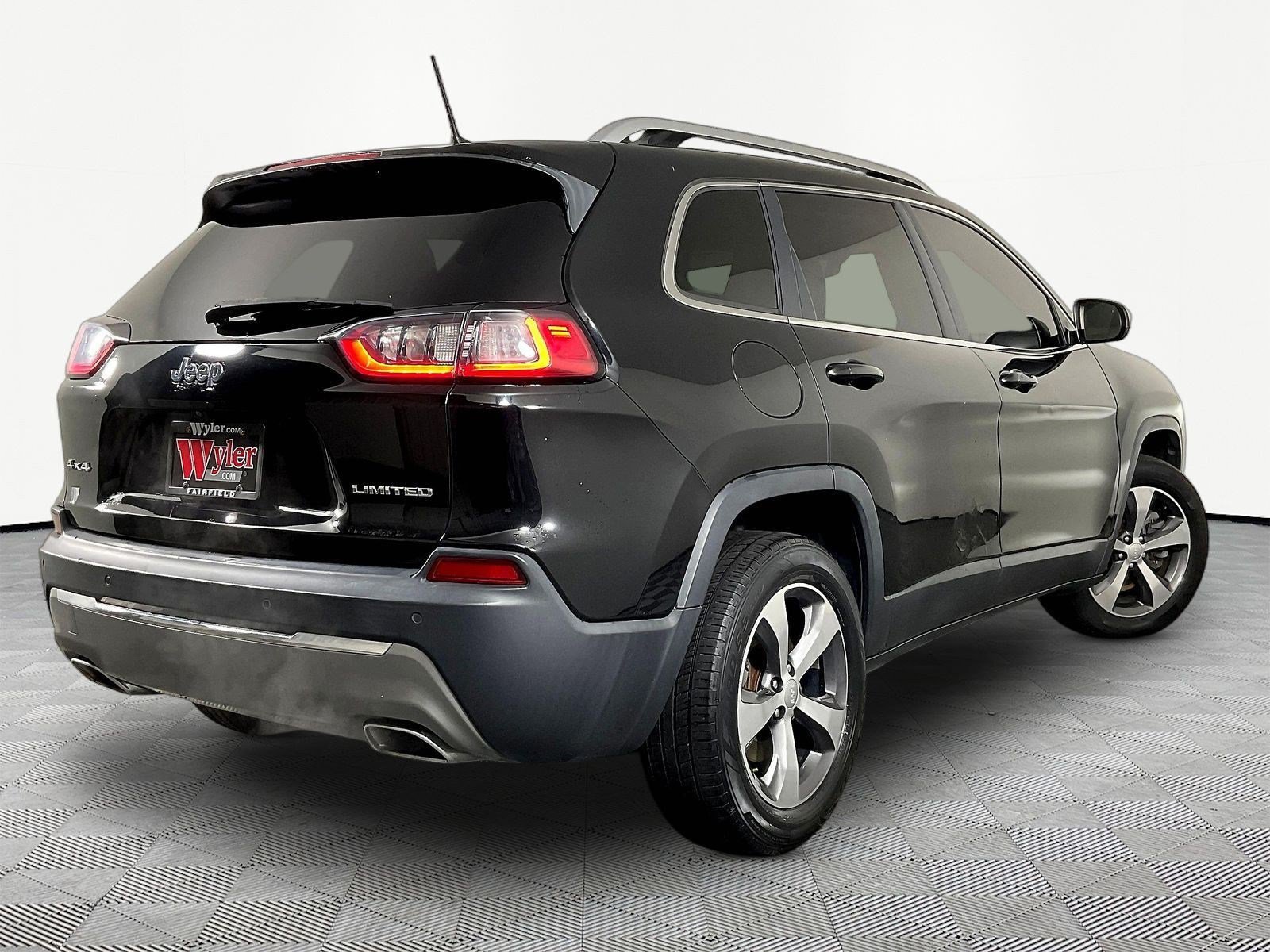 Used 2019 Jeep Cherokee Limited AWD/4WD image 6