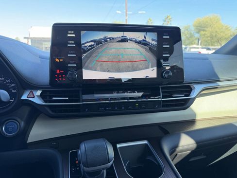 Used 2021 Toyota Sienna XLE image 21