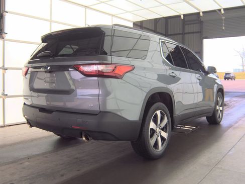 Used 2021 Chevrolet Traverse LT w/ LT Premium Package image 6