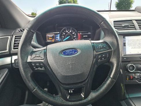 Used 2017 Ford Explorer XLT w/ Equipment Group 202A AWD/4WD image 8