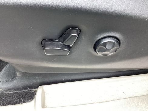 Used 2023 Chrysler Pacifica Touring-L FWD image 17