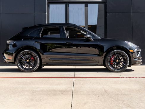 Certified 2025 Porsche Macan GTS AWD/4WD image 12