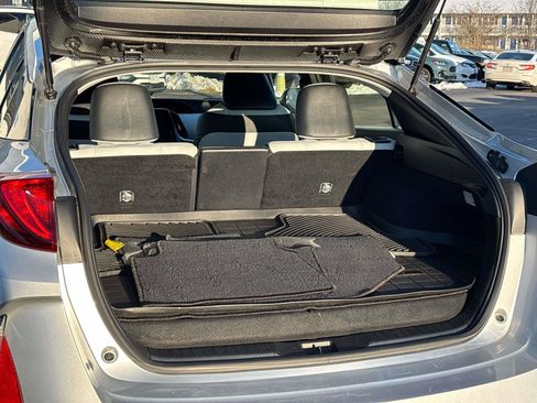 Used 2017 Toyota Prius Prime Premium image 11