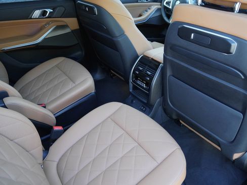 Certified 2024 BMW X7 xDrive40i w/ M Sport Package AWD/4WD image 35