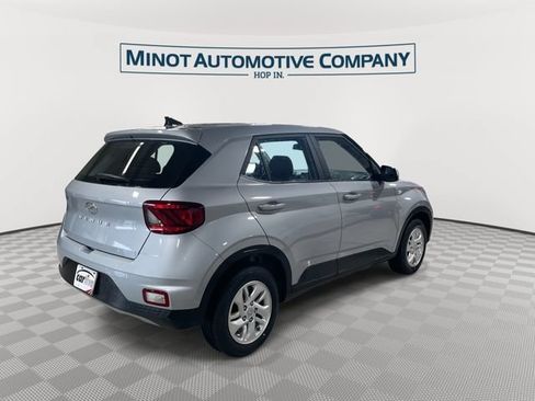 Used 2022 Hyundai Venue SE FWD image 8