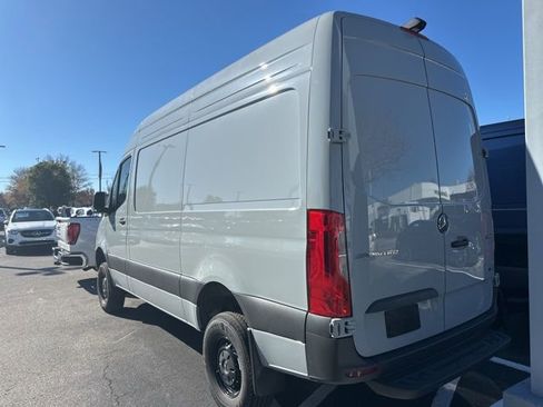 Used 2025 Mercedes-Benz Sprinter 2500 image 4