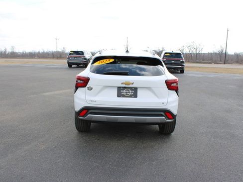 Used 2025 Chevrolet Trax LT image 8