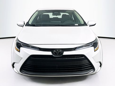 Used 2026 Toyota Corolla LE FWD image 2