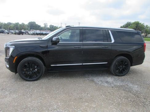 New 2026 GMC Yukon XL Elevation w/ Elevation Premium Package AWD/4WD image 7