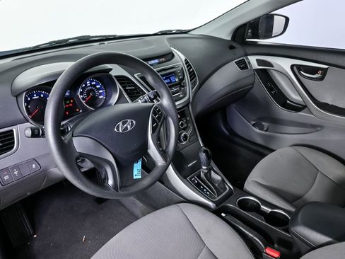 Used 2014 Hyundai Elantra SE image 5