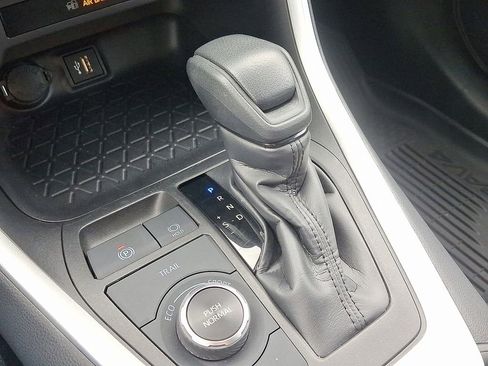 Used 2025 Toyota RAV4 XLE image 15