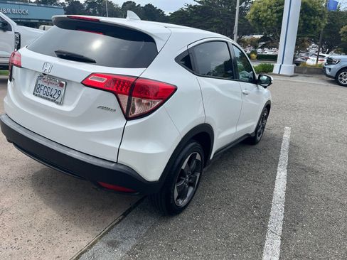 Used 2018 Honda HR-V EX image 7