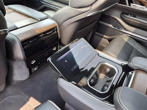 Used 2023 Jeep Grand Wagoneer L Series II AWD/4WD image 6