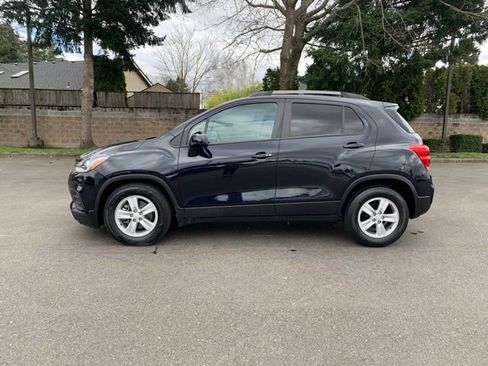 Used 2021 Chevrolet Trax LT w/ Driver Confidence Package image 2