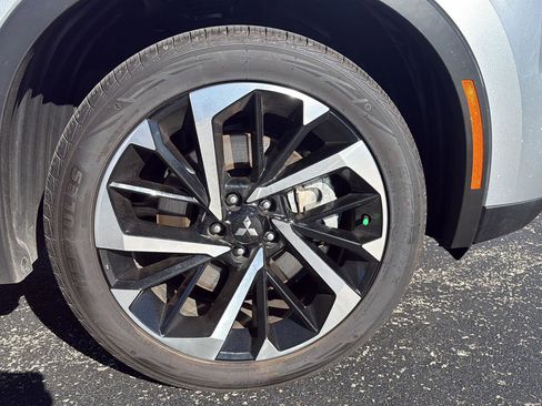 Used 2024 Mitsubishi Outlander SE Black Edition image 4