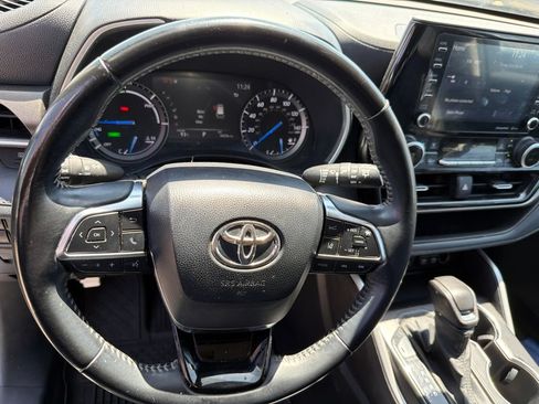 Used 2021 Toyota Highlander XLE AWD/4WD image 15
