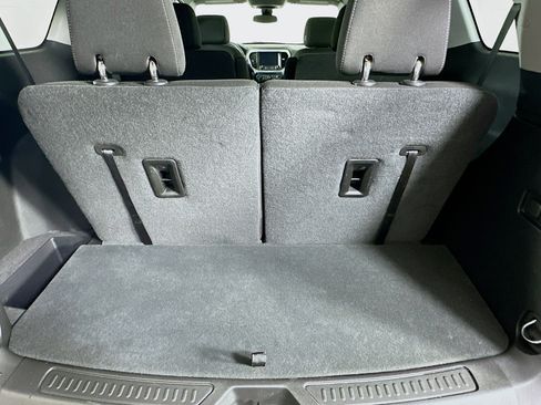 Used 2023 GMC Acadia SLE w/ Driver Convenience Package image 29