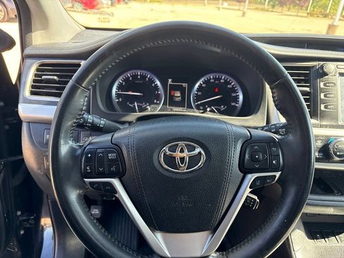 Used 2017 Toyota Highlander SE AWD/4WD image 15