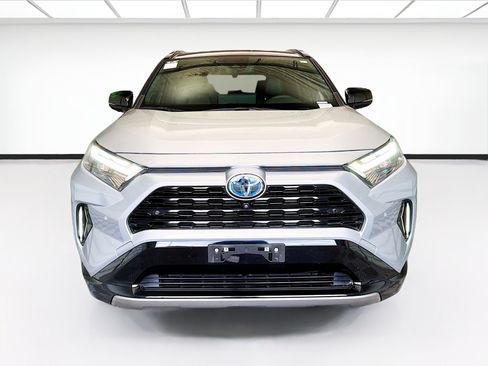 Used 2023 Toyota RAV4 XSE AWD/4WD image 2
