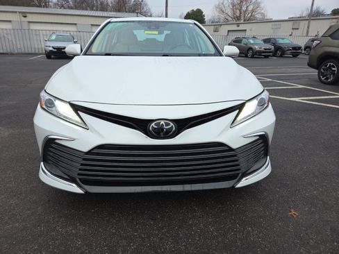 Used 2023 Toyota Camry XLE image 2