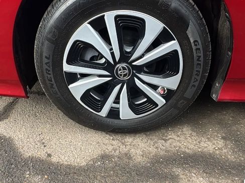 Used 2018 Toyota Prius Prime Plus w/ Carpet Mat Package image 28