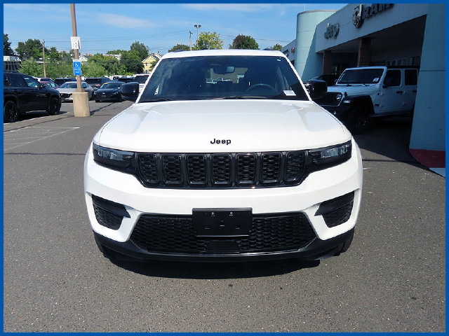 Certified 2023 Jeep Grand Cherokee Altitude AWD/4WD image 3