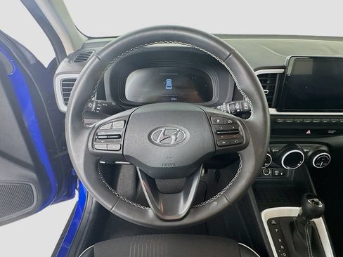 Used 2025 Hyundai Venue Limited FWD image 11