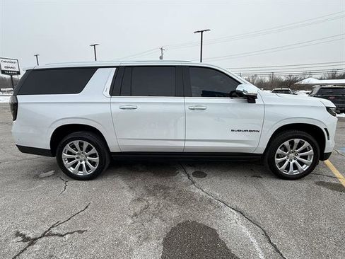 Used 2025 Chevrolet Suburban Premier image 7