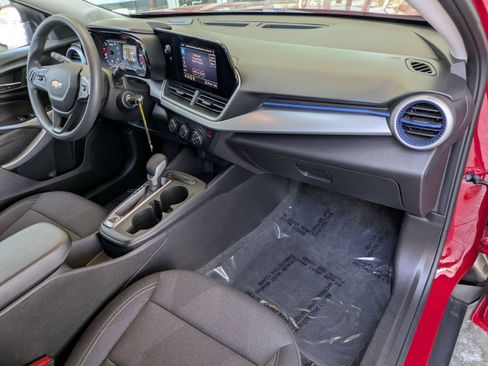 Used 2026 Chevrolet Trax LS FWD image 28