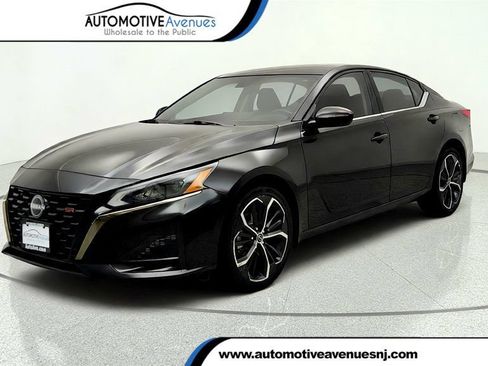 Used 2023 Nissan Altima 2.5 SR w/ SR Premium Package AWD/4WD image 1