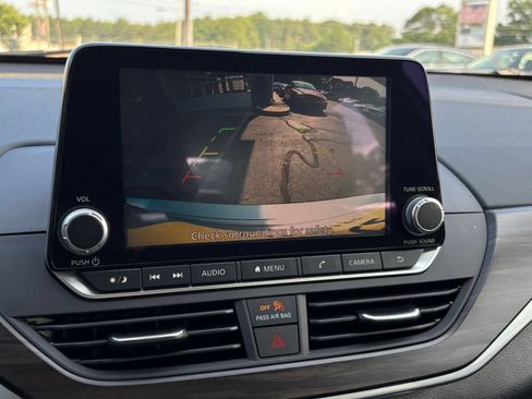 Used 2025 Nissan Altima 2.5 SV FWD image 25