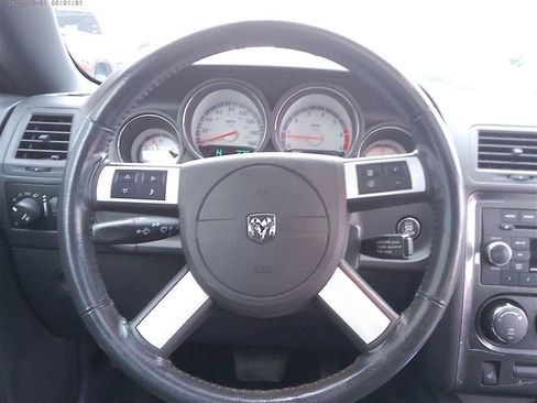 Used 2009 Dodge Challenger R/T RWD image 10