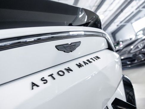 Used 2023 Aston Martin V8 Vantage Coupe RWD image 17