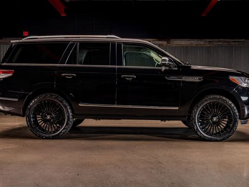 Used 2024 Lincoln Navigator Black Label image 11