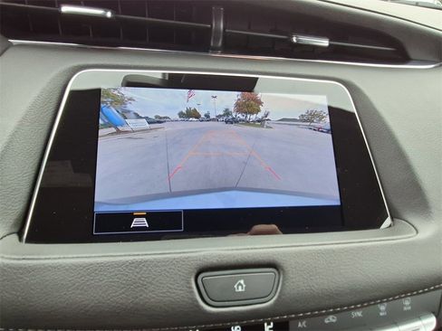 Used 2023 Cadillac XT4 Premium Luxury image 17