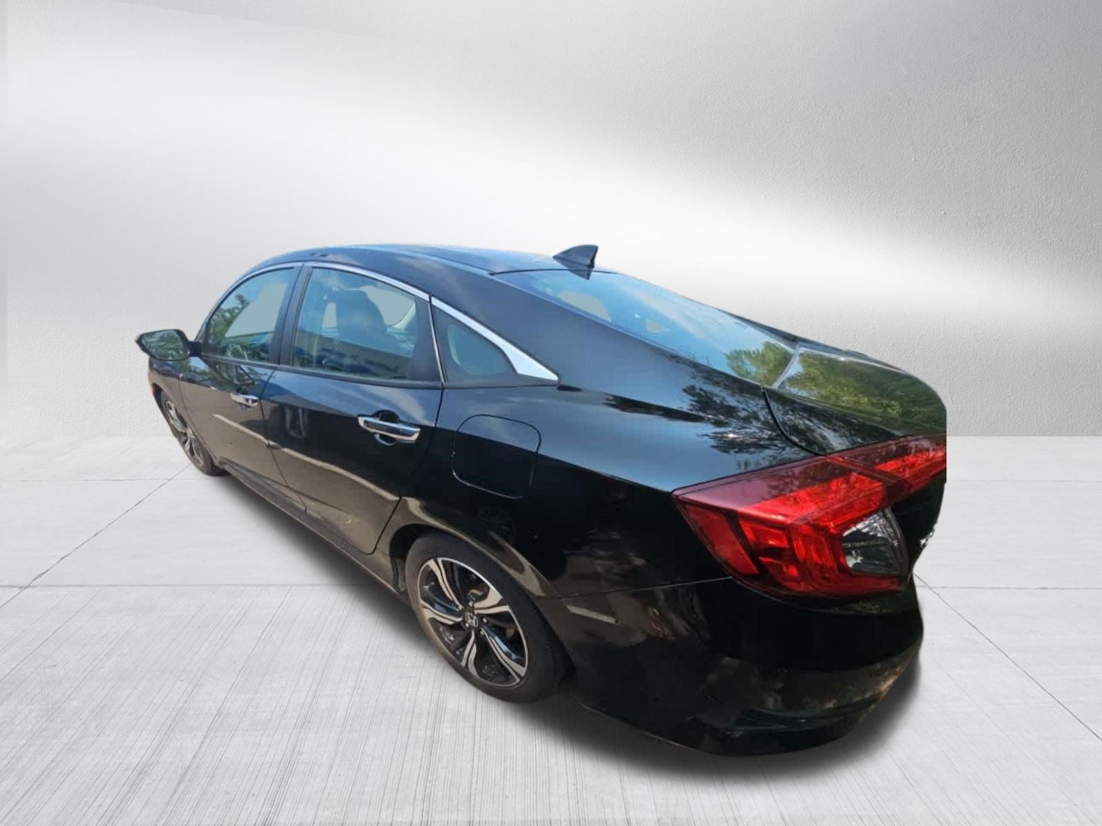 Used 2016 Honda Civic Touring image 6