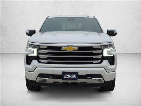 Used 2023 Chevrolet Silverado 1500 High Country w/ Z71 Off-Road Package AWD/4WD image 2