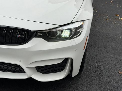 Used 2018 BMW M4 Convertible image 10