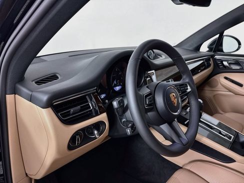 Certified 2026 Porsche Macan AWD/4WD image 4