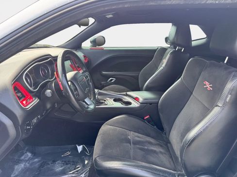 Used 2016 Dodge Challenger R/T Scat Pack w/ Leather Interior Group RWD image 9