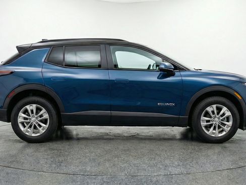 Used 2025 Chevrolet Equinox LT image 11