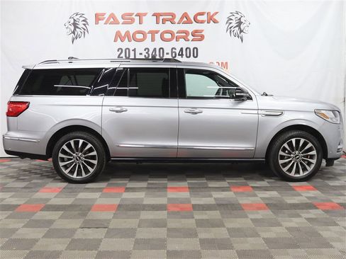 Used 2020 Lincoln Navigator L Reserve w/ Luxury Package image 4