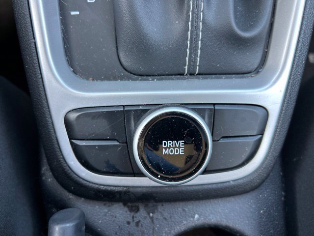 Used 2021 Hyundai Venue SEL FWD image 15