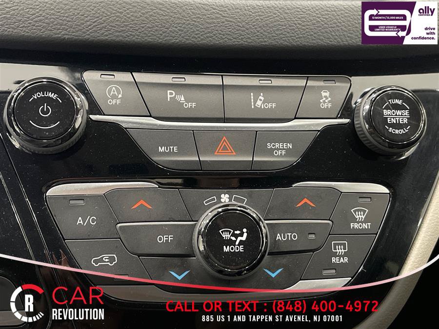 Used 2023 Chrysler Pacifica Touring-L FWD image 24