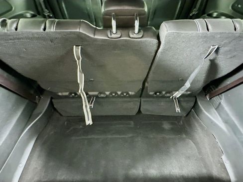 Used 2025 Chrysler Pacifica Limited image 37