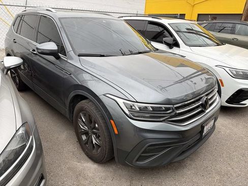 Used 2024 Volkswagen Tiguan SE FWD image 2